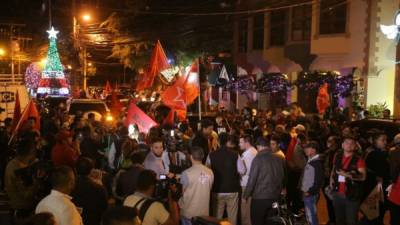 Seguidores del candidato presidencial de la Alianza de Oposición, Salvador Nasralla, cebraban la ventaja de cinco puntos de su líder sobre el presidente Juan Orlando Hernández.