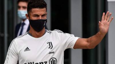 Cristiano Ronaldo fue ovacionado en su regreso a la Juventus. Foto AFP.