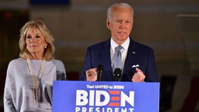 El ex vicepresidente Joe Biden celebra su victoria en las primarias de Michigan, Idaho y Misuri./AFP.