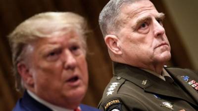 El presidente estadounidense, Donald Trump y el jefe del Estado Mayor Conjunto de EEUU, general Mark Milley. Foto: AFP