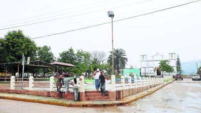 San Luis, Comayagua, está ubicado a dos horas de la cabecera departamental. Sus calles principales son pavimentadas.