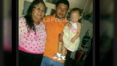 Ever Jocsan Toro Ramos junto a su madre e hija media hora después de su rescate.