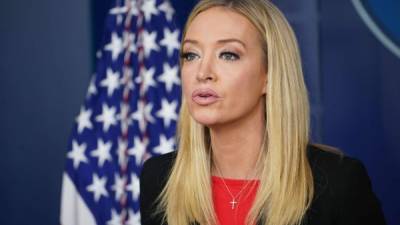 La portavoz de Trump, Kayleigh McEnany, afirmó que 'quienes asediaron violentamente' el Capitolio no representan a la administración del magnate./AFP.