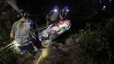Unos 20 mineros nicaragüenses fueron rescatados dramáticamente el fin de semana tras pasar un día completo soterrados.