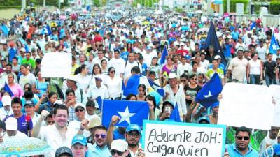 Los nacionalistas, entre ellos empleados públicos, salieron a las calles de Tegucigalpa y Comayagua.