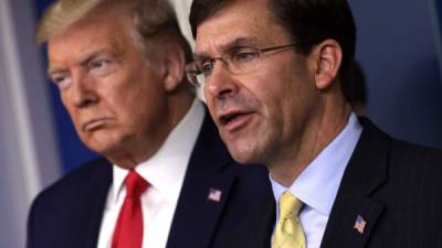 El Secretario de Defensa de EEUU, Mark Esper, y el presidente Donald Trump. AFP