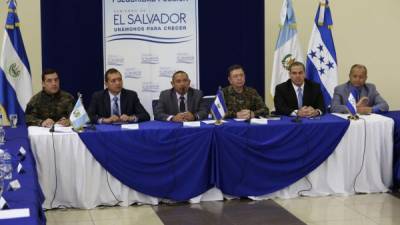 Autoridades de los países del Triángulo Norte se reunieron para establecer las medidas del plan antipandillas. Foto: EFE/Rodrigo Sura