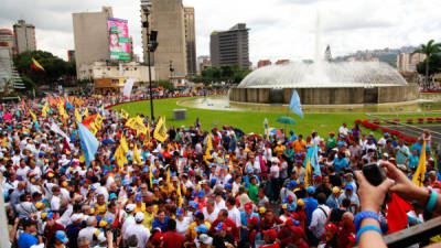 Centenares de seguidores del opositor Henrique Capriles salieron a las calles a protestar.