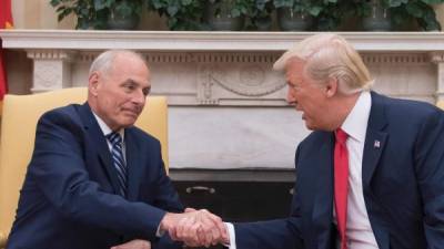 Trump alabó el trabajo de Kelly en la frontera, afirmando que logró reducir drásticamente el cruce de indocumentados en los últimos seis meses.