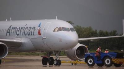 El avión de American Airlines fue llevado al final de la pista del Villeda Morales.