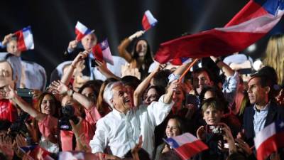 Handout picture released by the Chilean presidency press office showing Chile's President Sebastian Pinera announcing the inauguration of the Constitutional Assembly of Chile for next July 4, in Santiago, on June 20, 2021. - The Assembly will have a term of nine months -extendable for further three- to draft a new Constitution to replace the current Magna Carta inherited from Augusto Pinochet's dictatorship (1973-1990), which will then have to be ratified by the citizens through a plebiscite. (Photo by SEBASTIAN RODRIGUEZ / CHILE'S PRESIDENCY / AFP) / RESTRICTED TO EDITORIAL USE - MANDATORY CREDIT 'AFP PHOTO / CHILE'S PRESIDENCY - SEBASTIAN RODRIGUEZ' - NO MARKETING NO ADVERTISING CAMPAIGNS - DISTRIBUTED AS A SERVICE TO CLIENTS