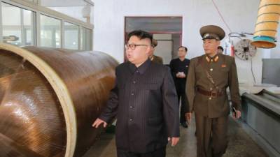 Kim visitó su 'fábrica de misiles' para supervisar su arsenal nuclear.