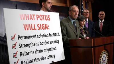 Los republicanos exigen la eliminación de la lotería de visas y la inmigración en cadena, así como la construcción del muro para proteger a los dreamers de la deportación.
