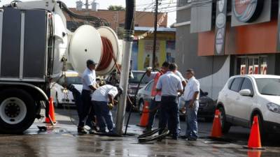Las cuadrillas limpiaron la alcantarilla de la 7 calle, 3 avenida, barrio Guamilito.