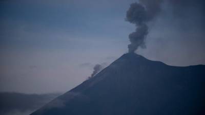 El volcán de Fuego es uno de los más activos de los 32 que tiene Guatemala. EFE