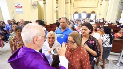 El vicario Raúl Najarro dedicó su homilía a la consagración.