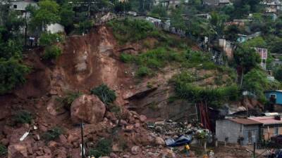 Los vecinos fueron sorprendidos por el desprendiemiento de las rocas.