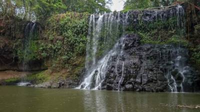 El municipio de Santa Cruz de Yojoa, en el departamento de Cortés, es muy conocido por su rica flora y fauna, pero, además, por tener cascadas y varios balnearios que en su mayoría están formados por fuentes naturales de agua.Para disfrutar de un refrescante verano, le mostramos los distintos balnearios que posee este hermoso municipio.Fotos: Gilberto Cierra