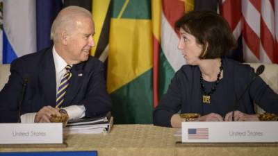 Joe Biden, vicepresidente de EUA, y Roberta S. Jacobson, asistente de la Secretaría de Estado de EUA.