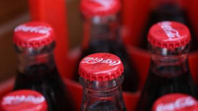 Coca-Cola promueve la retornabilidad y el reciclaje de sus botellas.