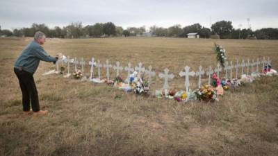 Los texanos se vieron estremecidos por la matanza en una iglesia en Texas.