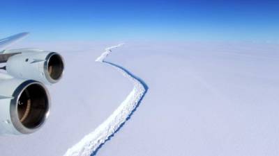 Un iceberg de unos 5.800 kilómetros cuadrados, el más grande de la historia, se ha desprendido del segmento Larsen C de la Antártida. AFP