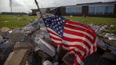 Las autoridades de la ciudad de Stanhope, Nueva Jersey evalúan los estragos, causado por un tornado que azotó la región la noche del martes mientras que partes de Pensilvania y Nueva York se encuentran bajo avisos de tornados, un fenómeno inusual en estas regiones.