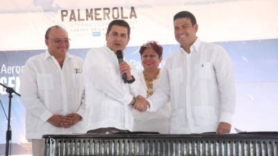 El presidente Hernández, Lenir Pérez, presidente de Emco; el ministro de Insep, Roberto Ordóñez; la comisionada de Coalianza, Zonia Morales, y el vicepresidente de Aeropuerto de Múnich, Ralf Gaffal.