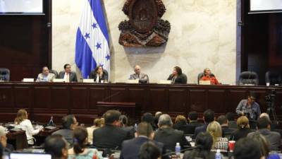 La Comisión Multipartidaria leyó anoche el informe en el que se conocieron los 10 casos de corrupción en Honduras.