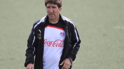 El técnico argentino, Héctor Vargas, podría dirigir de forma interina a la Selección de Honduras.