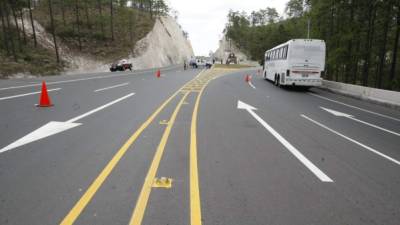 El reto del Gobierno es equilibrar gasto e inversión. Foto: Carretera construida en Comayagua con fondos de cooperación.