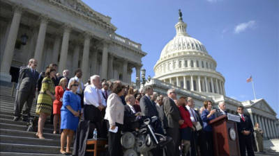 El primer encuentro entre el presidente de EE.UU., Barack Obama, y los líderes del Congreso desde que se produjo el cierre de la Administración federal acabó hoy sin perspectivas de resolver la crisis, ante la negativa de ambos partidos a dar su brazo a torcer.