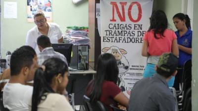 La mayoría de solicitantes que llegan a la Secretaría son jóvenes. Foto: Yoseph Amaya.