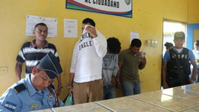 Detenidos en la Jefatura Departamental N. 18 en El Progreso, Yoro, zona norte de Honduras.
