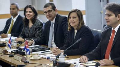 La canciller Josefina Vidal lidera la comisión de Cuba en las negociaciones desarrolladas en Washington.