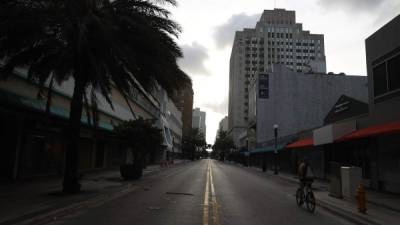 Así de desolado está Miami, luego de que residentes y turistas abandonaran la ciudad huyendo de Irma. AFP