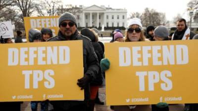 Activistas proinmigrantes exigen al Gobierno de Trump proporcionar una solución migratoria a los tepesianos salvadoreños.