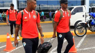 Los jugadores de la Selección de Panamá a su salida del aeropuerto Toncontín. Foto Ronald Aceituno