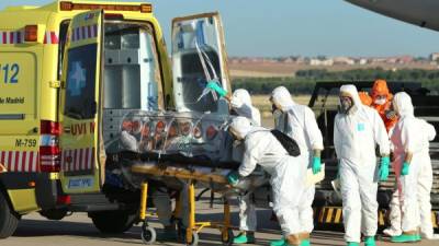 El sacerdote español infectado de ébola, llego ayer a España, y es el primer paciente contagiado del letal virus en Europa.