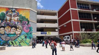 Se levantan actas notariales en edificios tomados, por eso las clases comenzarán hasta mediados de la semana.