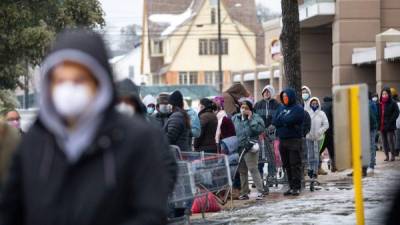 La desesperación se apodera de los residentes de Texas tras el azote de una segunda tormenta invernal que aumenta los estragos en el sureño estado donde millones de personas se quedaron sin electricidad y agua potable por quinto día consecutivo.