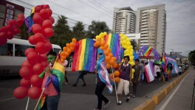 Imagen de archivo: activistas de la comunidad lésbica, gay, bisexual, transgénero e intersexual (LGBTI) de Honduras participan en una manifestación pidiendo el el cese de la violencia contra ellos. EFE