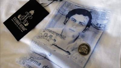 El hijo del narcotraficante colombiano Pablo Escobar describe sin tapujos el espíritu sanguinario de su padre, quien atemorizó al mismo exdictador panameño Manuel Antonio Noriega y vivió rodeado de excentricidades, sicarios, animales salvajes y fiestas con piñatas repletas de dinero. EFE