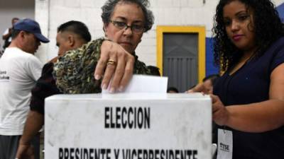 La jornada electoral transcurrió sin incidentes en Honduras. AFP.
