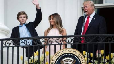 La primera dama y su hijo Barron se mudarán a la Casa Blanca el próximo mes. AFP.