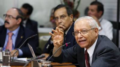 Comparecencia del ministro de Hacienda y vicepresidente de la República, Helio Fallas, en la Comisión de Asuntos Hacendarios de la Asamblea Legislativa. Fotos: Mayela López