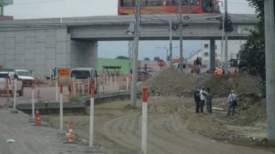 El proyecto en la salida sur avanza y los trabajos no se han paralizado. Lo mismo ocurre en el puente a desnivel de la Santa Marta.