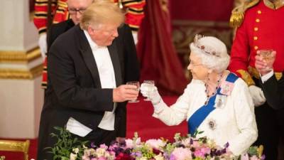 El magnate y la reina reiteraron la alianza entre EEUU y Reino Unido con un brindis durante un banquete de gala en el palacio de Buckingham./AFP.