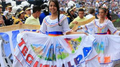 Con la participación de 68 colegios, Tegucigalpa festejó en grande la fiesta patria.