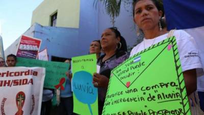 Los pacientes protestan para que el Gobierno responda a su llamado.